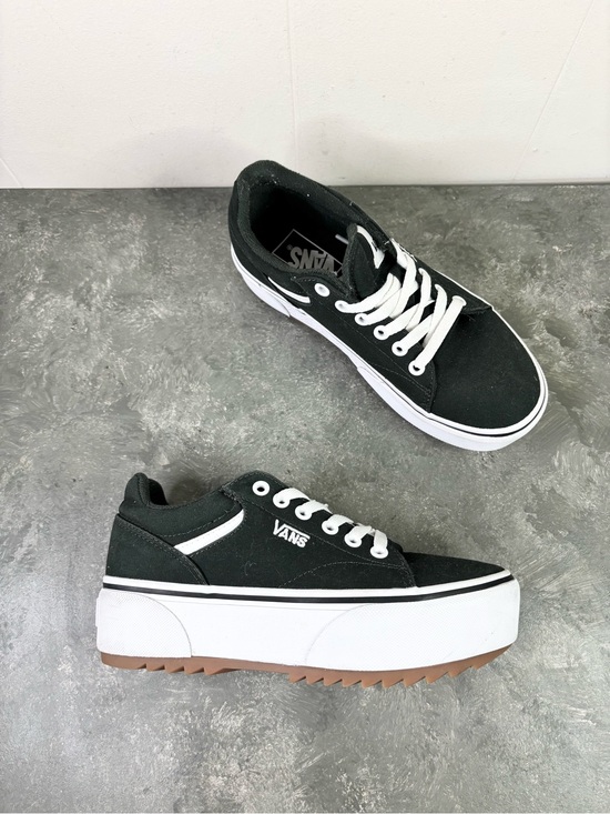 Vans Shoes - Vans Women's Seldan Platform sneakers in green canvas white sole size 6.5